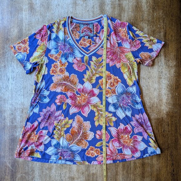 Johnny Was Janie Favorite Short Sleeve V‑Neck Swing Tee Leilah, Size Small - Picture 6 of 9